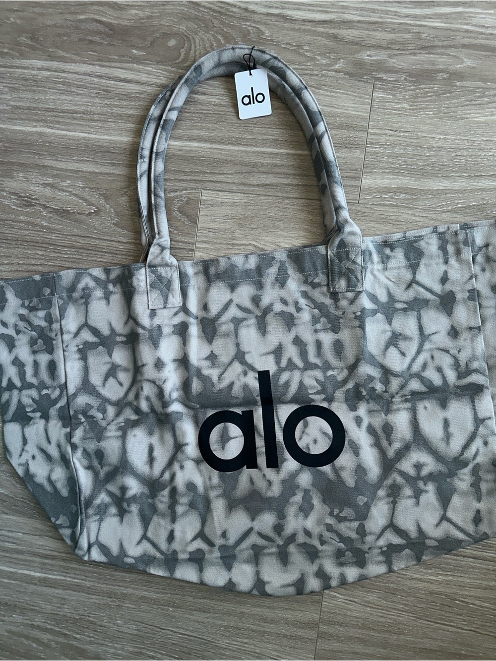 ALO Yoga Gray & White Tie-Dye Canvas Tote - Picture 5 of 7